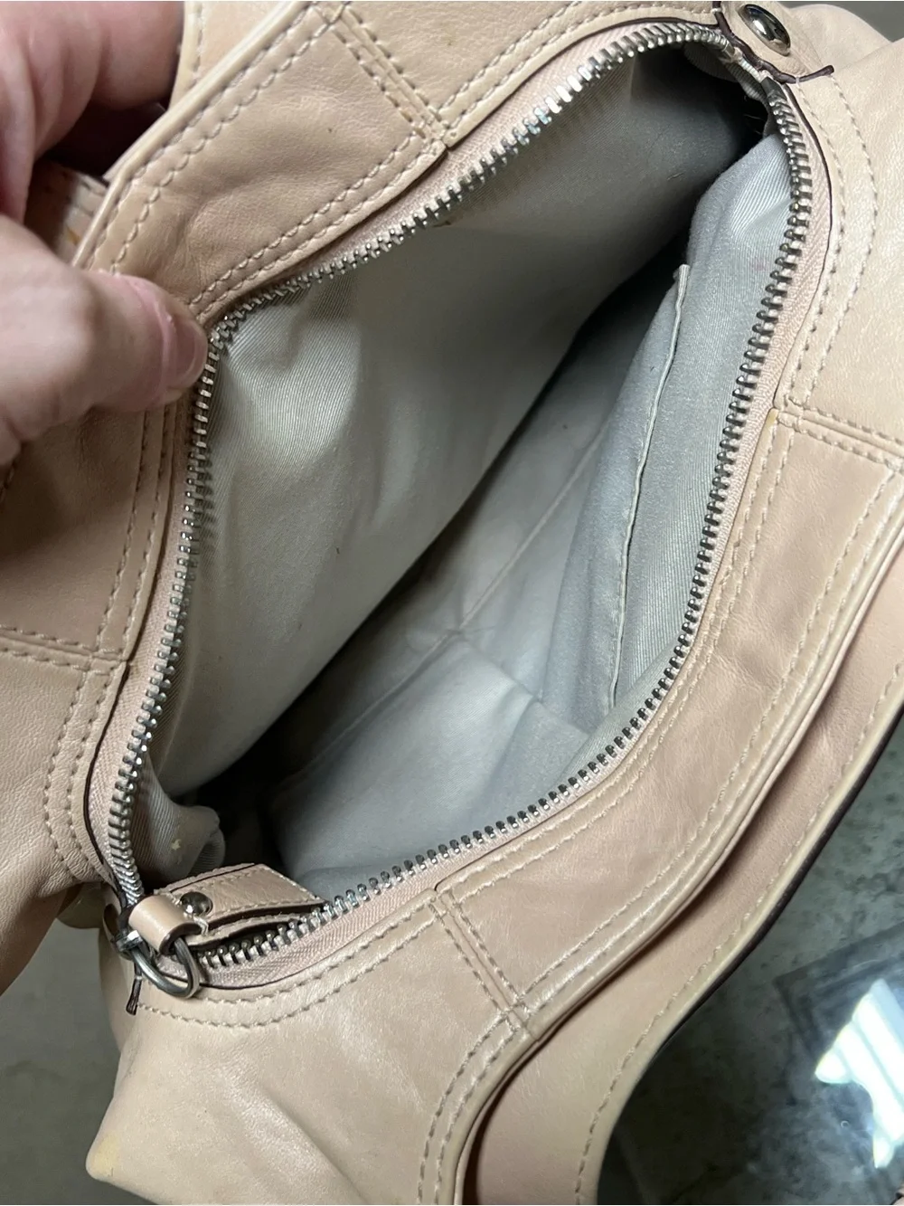 Coach SoHo Lynn shell pink beige leather hobo shoulder bag Y2K